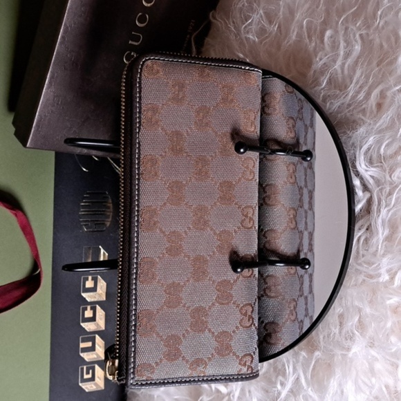 Gucci Vintage Metallic Zip Wallet EUC - Picture 3 of 16